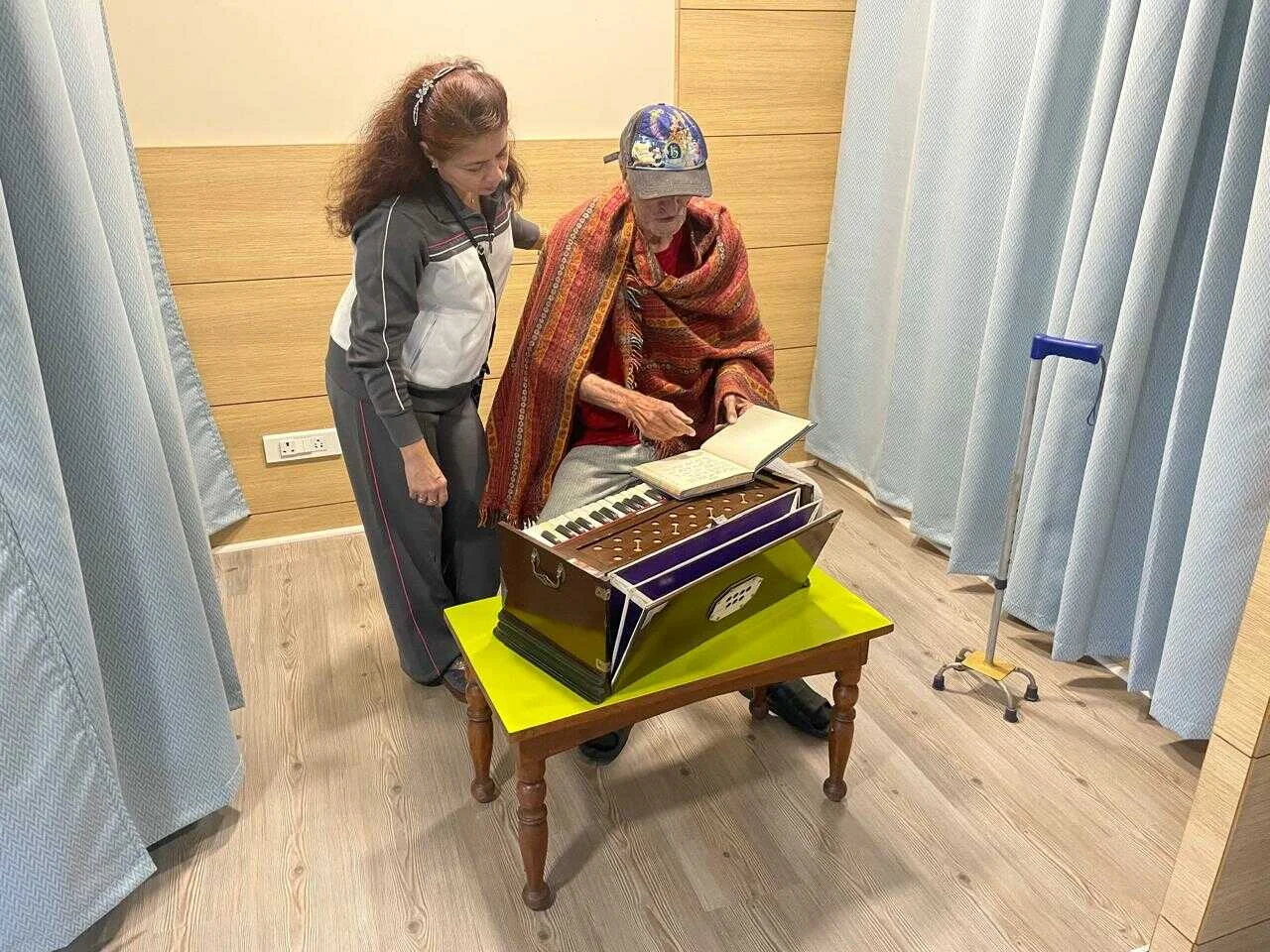 Memory care music activities for senior citizens